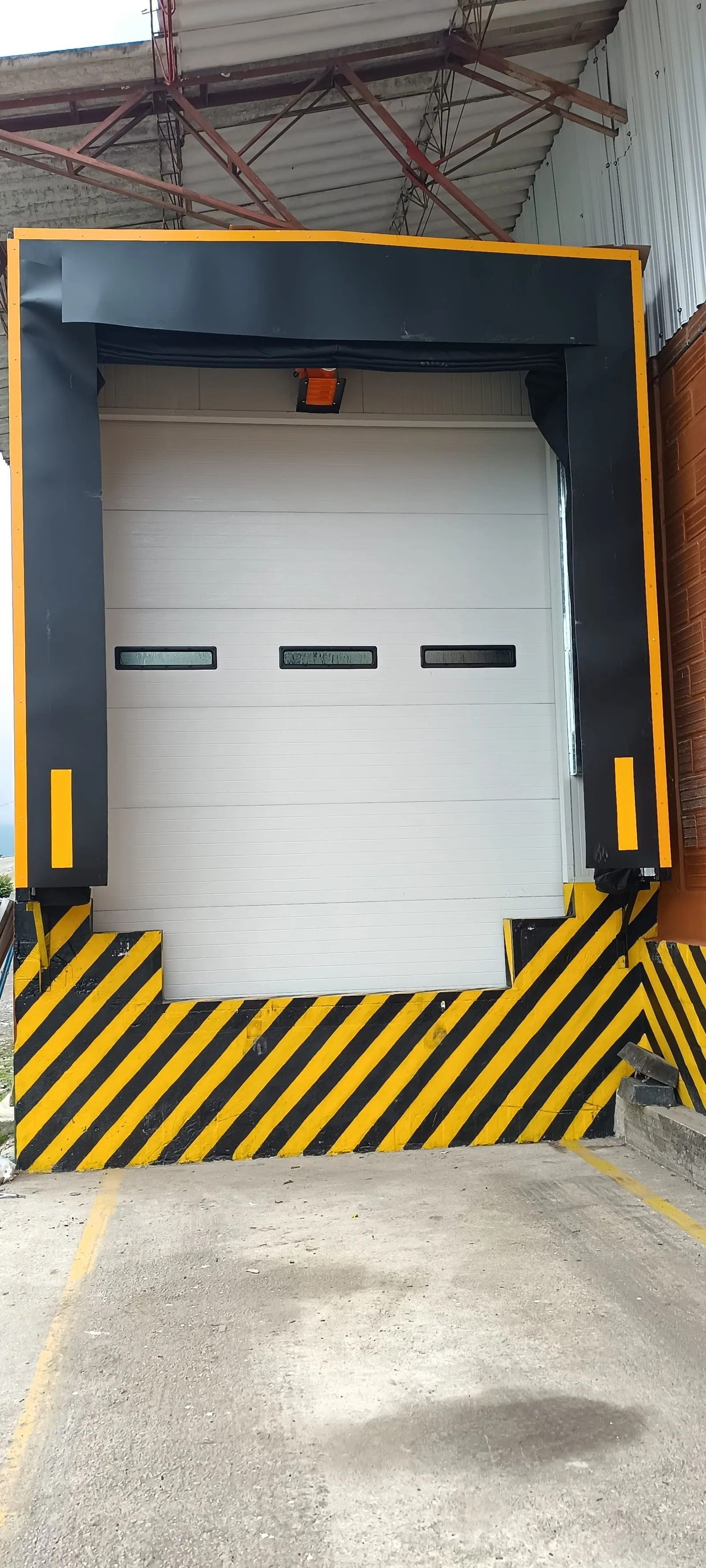 Muelle de carga refrigerado en Rionegro — AgroCool Systems, foto 1