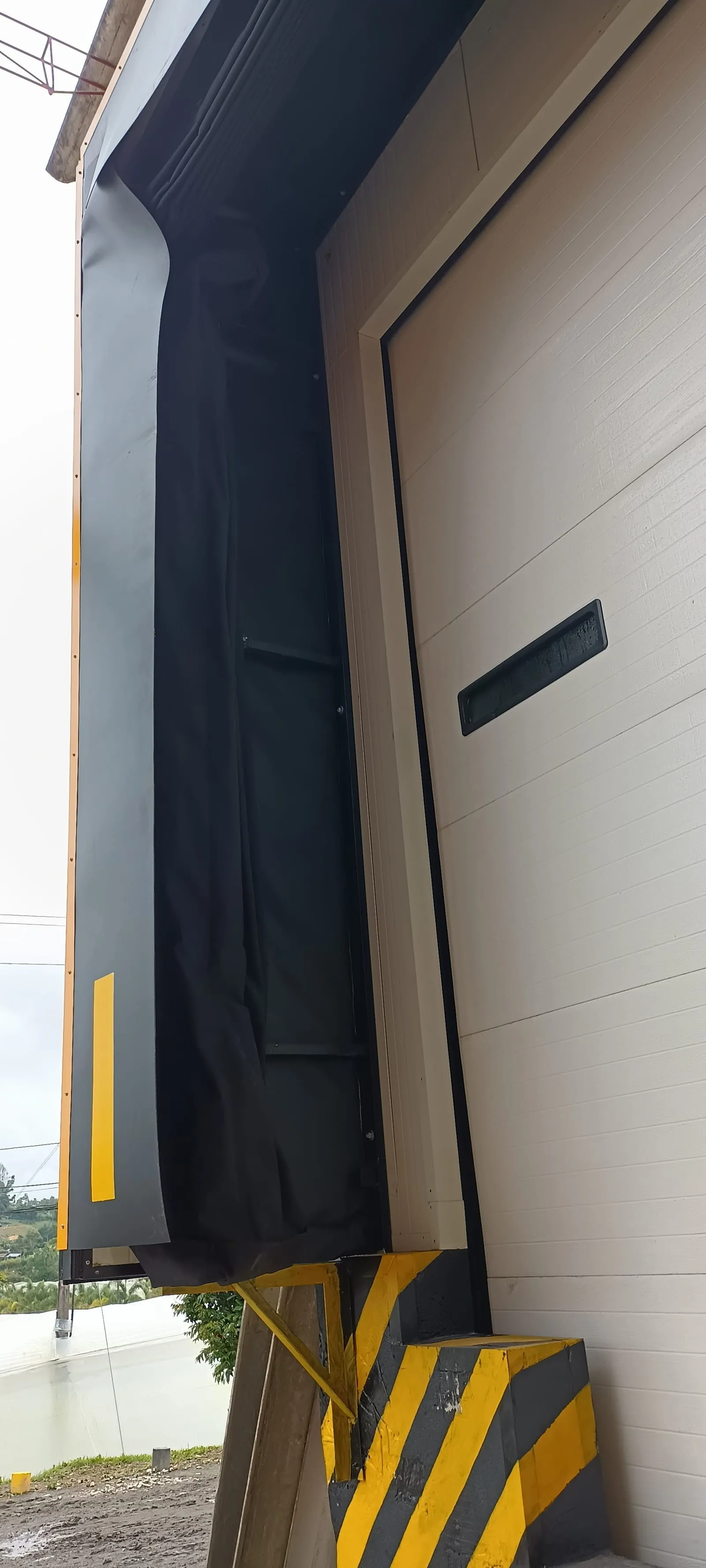 Muelle de carga refrigerado en Rionegro — AgroCool Systems, foto 3